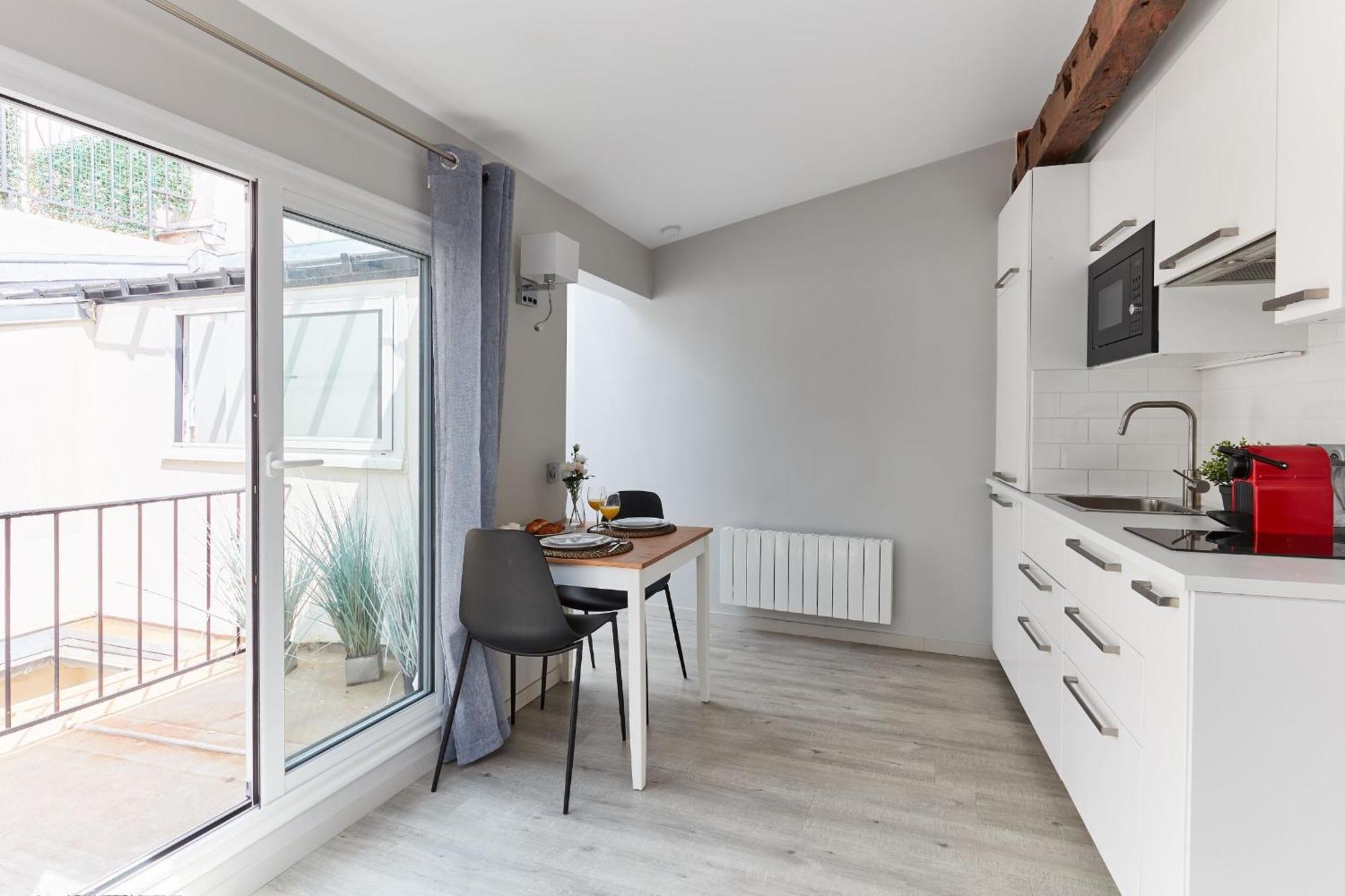 Jardin And Balcony 1br * Parijs
