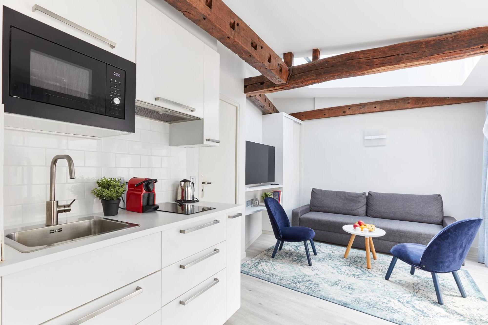 Jardin And Balcony 1br * Parijs